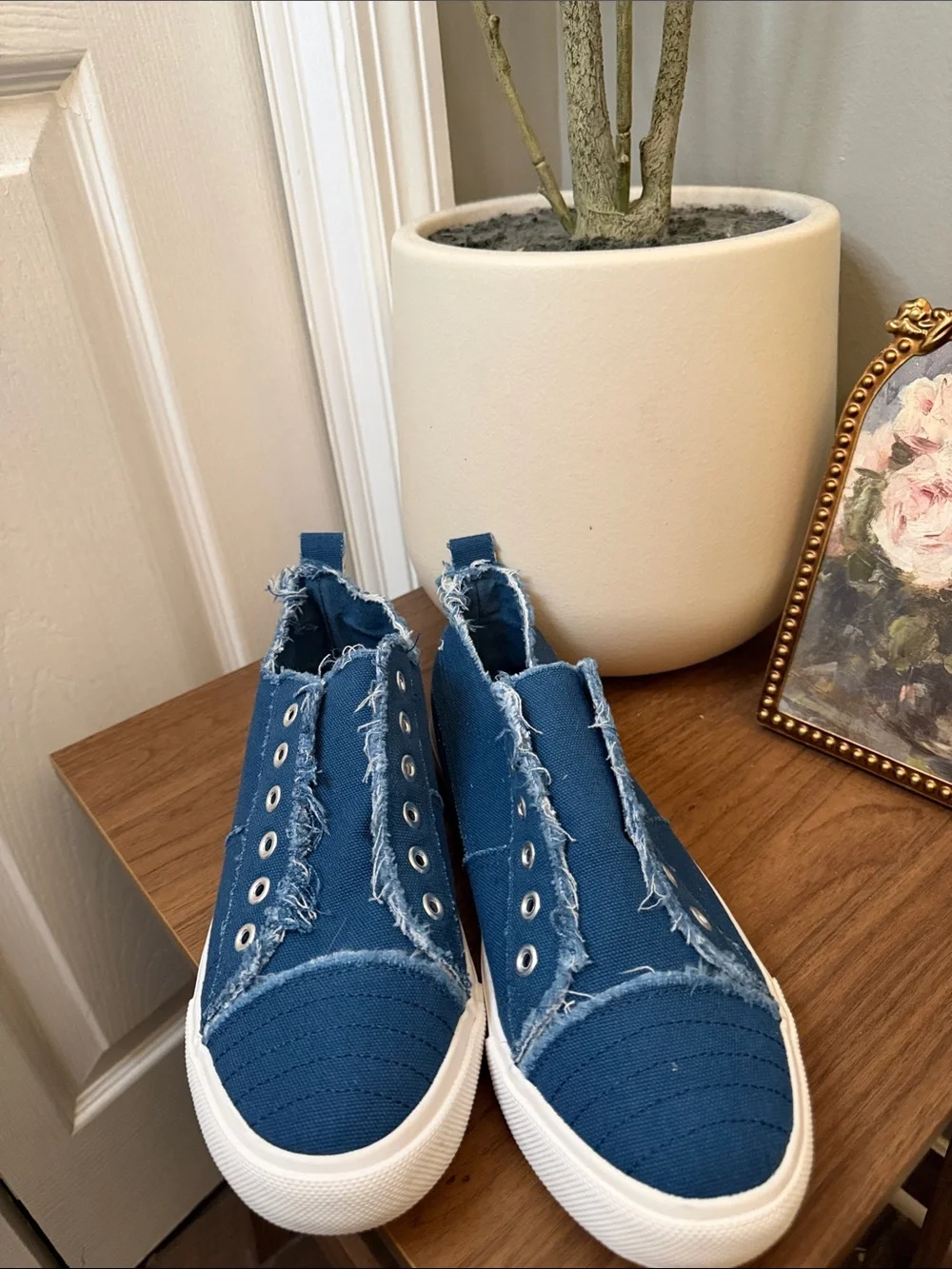 Girlie Girl Originals Blue Distressed Canvas Sneakers Size 9 Boho Laceless